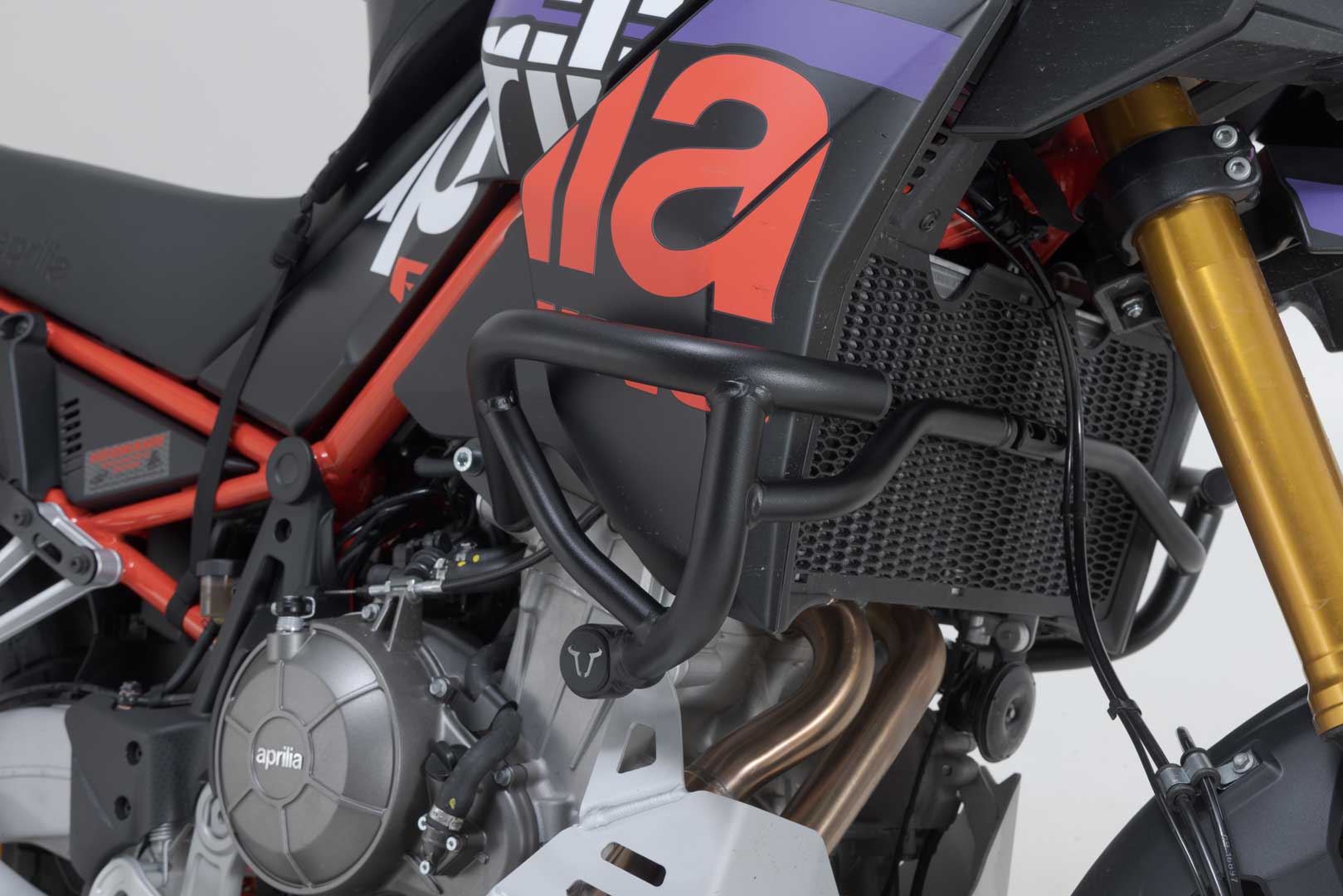 Aizsargstienis Aprilia Tuareg (21-).