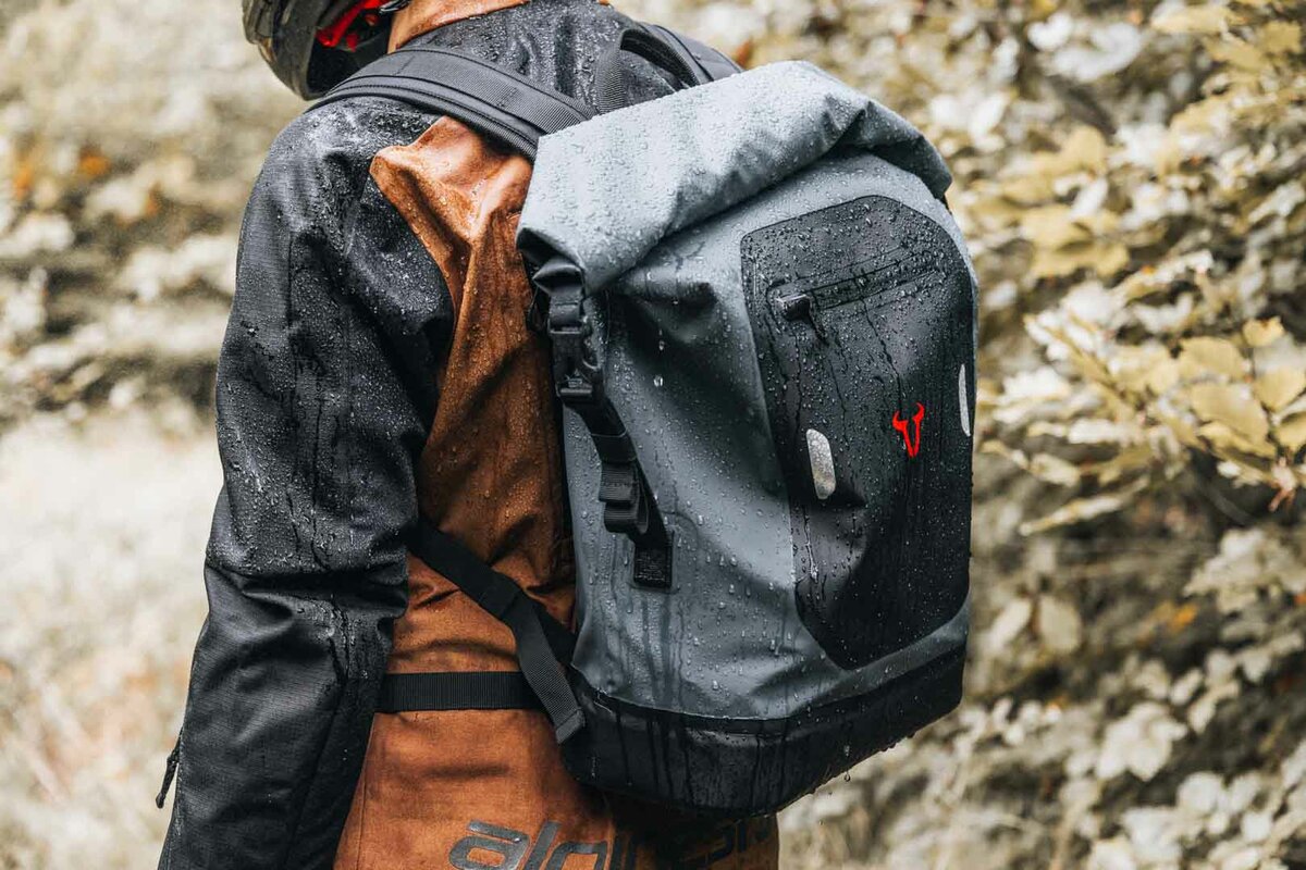 Mugursoma Drybag 300 pelēka/melna Waterproof 30L Mugursoma Drybag 300 pelēka/melna Waterproof 30L