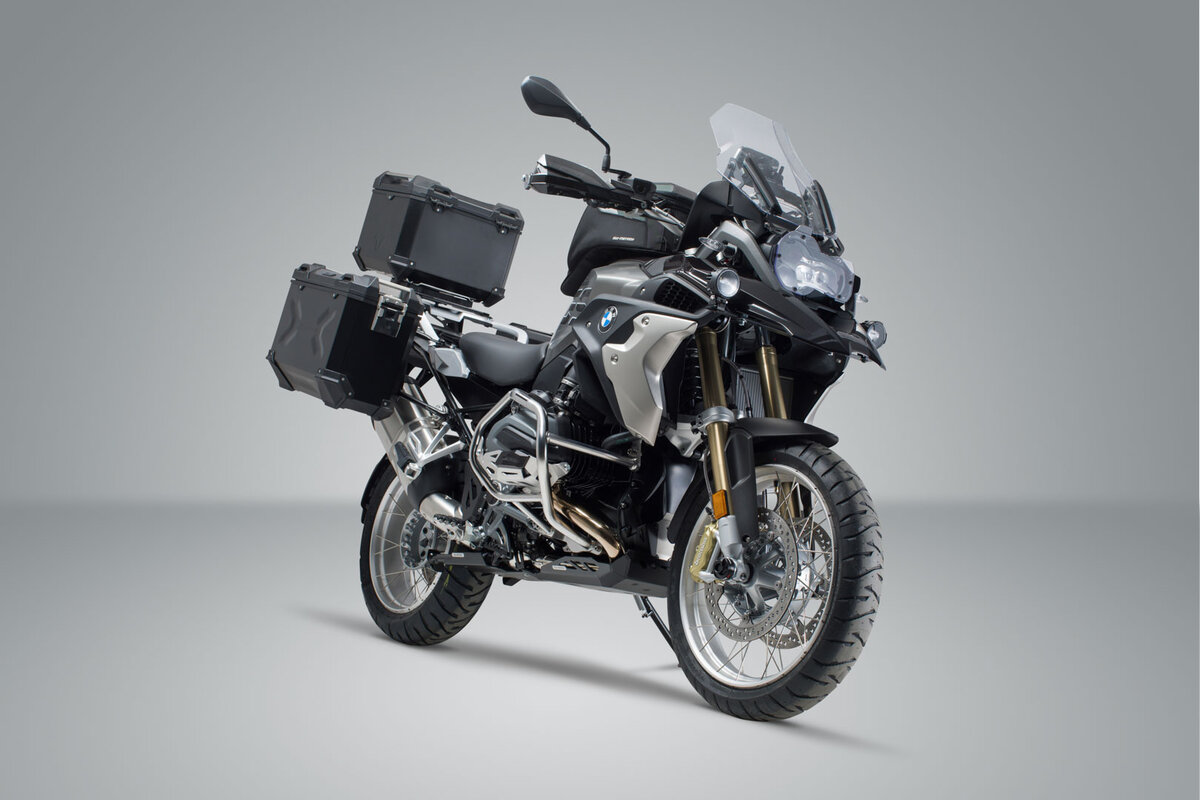 Adventure 3 kastu komplekts ar turētājiem BMW R1200GS (12-18)/ R1250GS (18-).